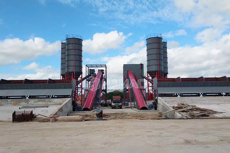 Planta de concreto cargada por cinta transportadora