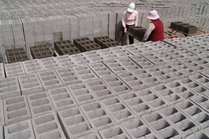 <b>Línea de producción de bloques QT4-26 en Lima, Perú</b>