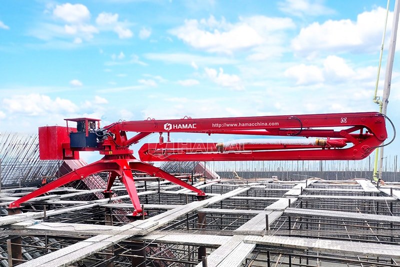 Un producto ideal funciona junto con una bomba de concreto estacionaria
