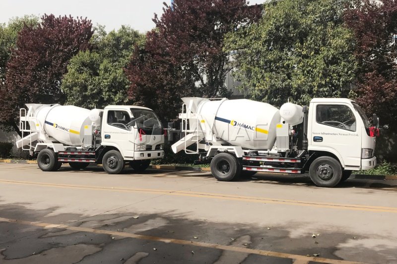 Dos camiones hormigonera HAMAC listos para la entrega